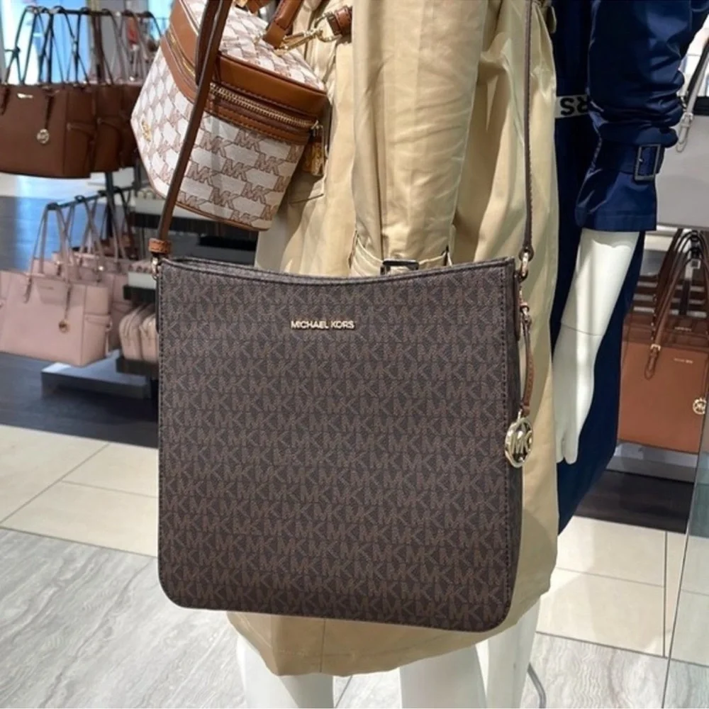 Michael Kors LG MESSENGER Crossbody BROWN - Picture 4 of 16